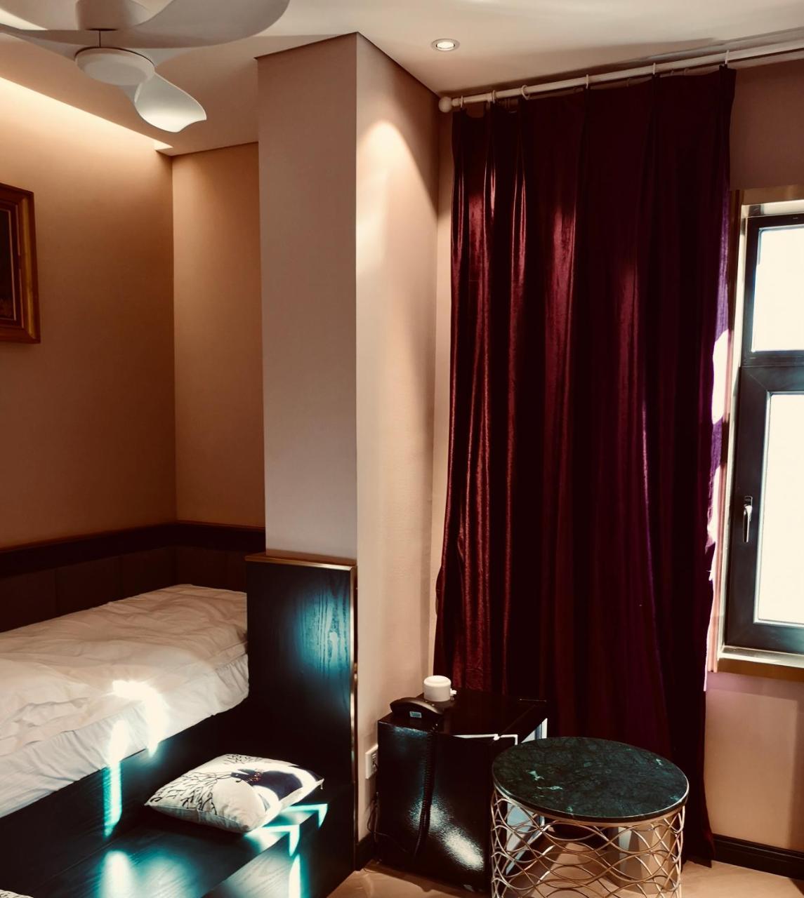 Moon And Chalice Boutique Hotel Kunming Exterior photo